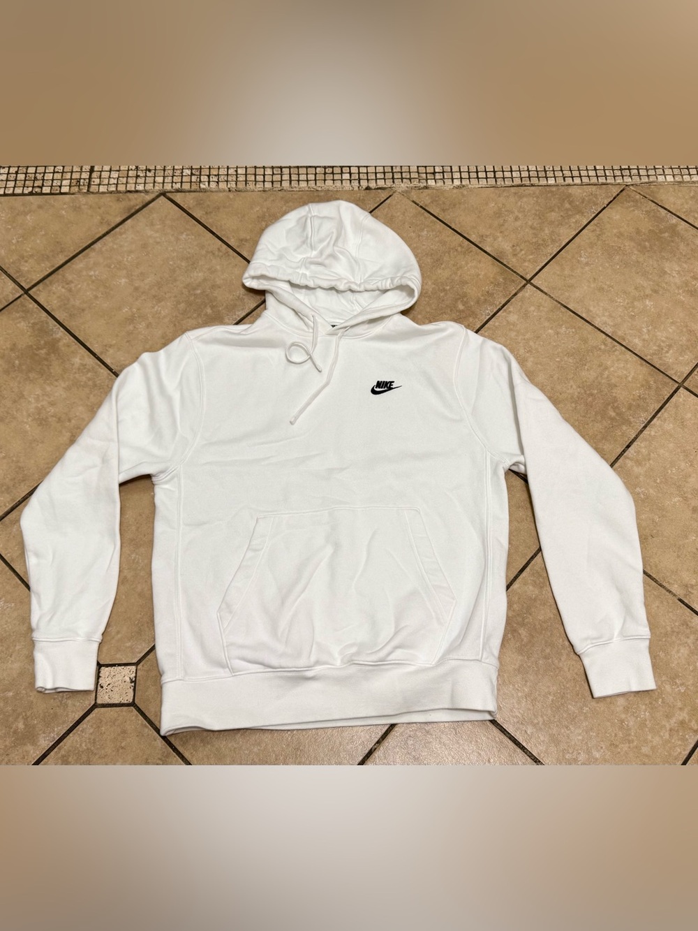 Nike Men’s White Pullover Hoodie with Black Swoosh